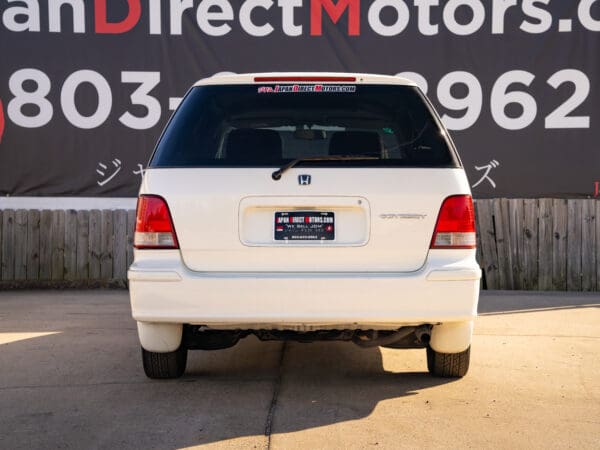 White Honda Odyssey rear view.