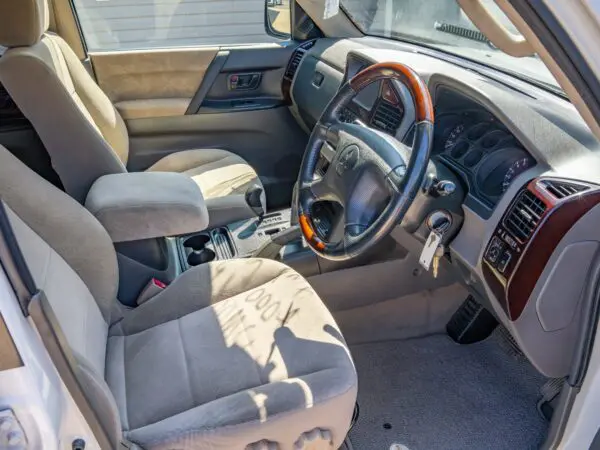 2000 Mitsubishi Pajero Exceed 4x4 - Image 10