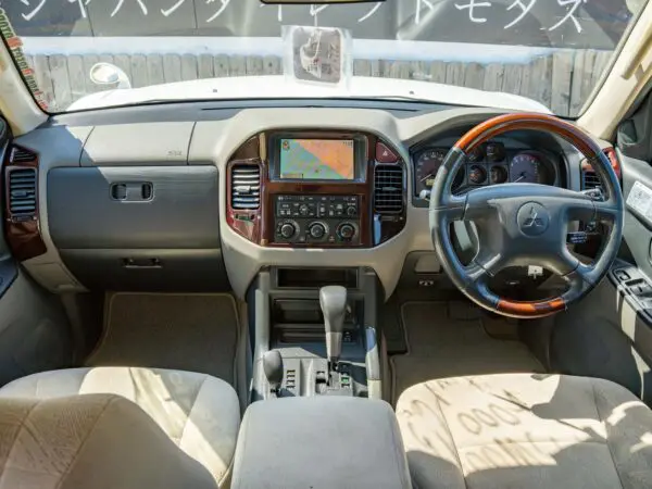 2000 Mitsubishi Pajero Exceed 4x4 - Image 9